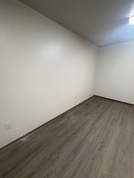 More Photos Of 410 S Eagle Ln, Oklahoma City Manufacturing For Lease