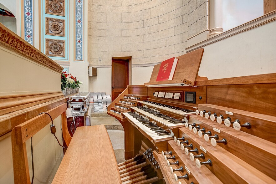 More Photos Of 1110 Guadalupe St, Austin Religious Facility For Lease