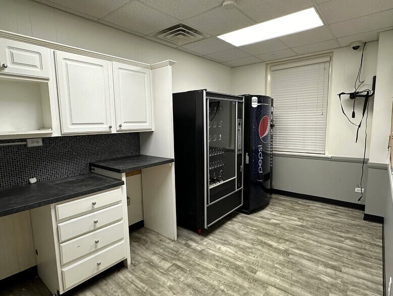 More Photos Of 111-113 S Superior St, Toledo Office For Sale