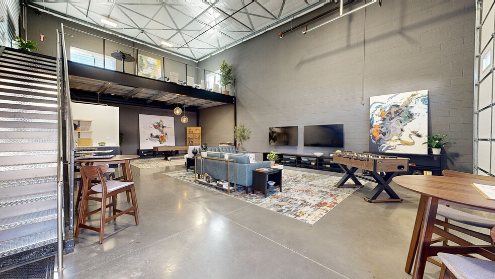 More Photos Of 5705-5725 Stables Way, Alpharetta Showroom For Lease