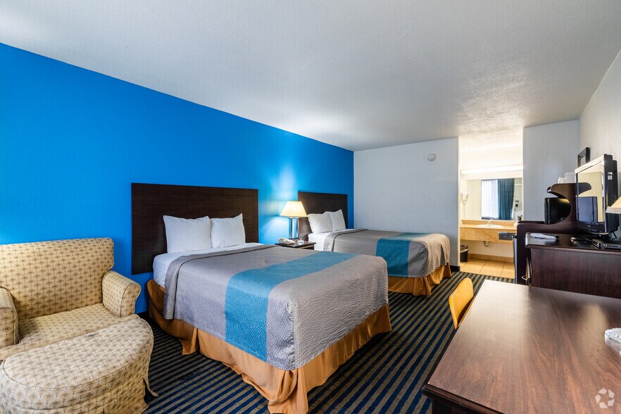 More Photos Of 722 E Pancake Blvd, Liberal Hotel For Sale