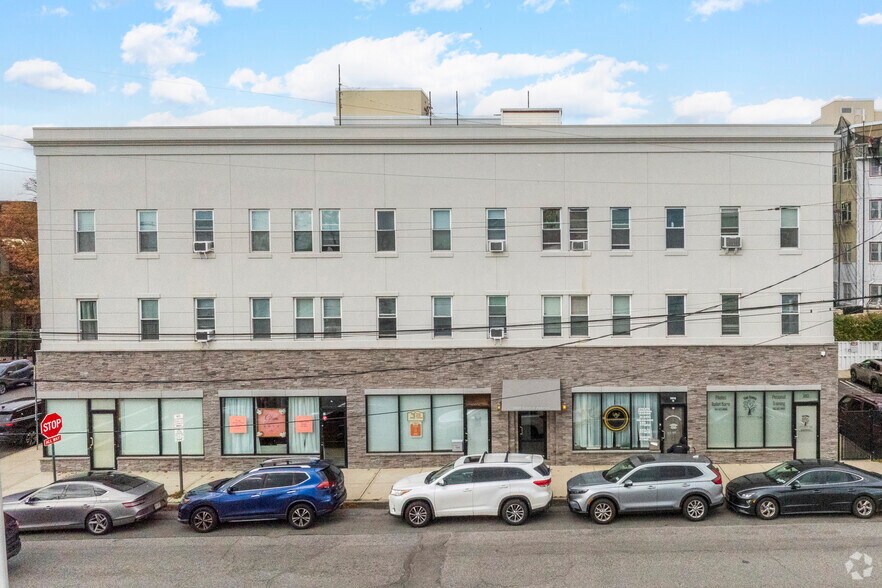 More Photos Of 1010 Central Ave, Woodmere Apartments For Lease