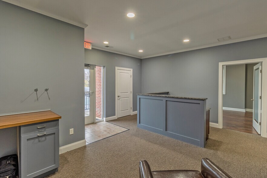 More Photos Of 447 Naubuc Ave, Glastonbury Office For Sale