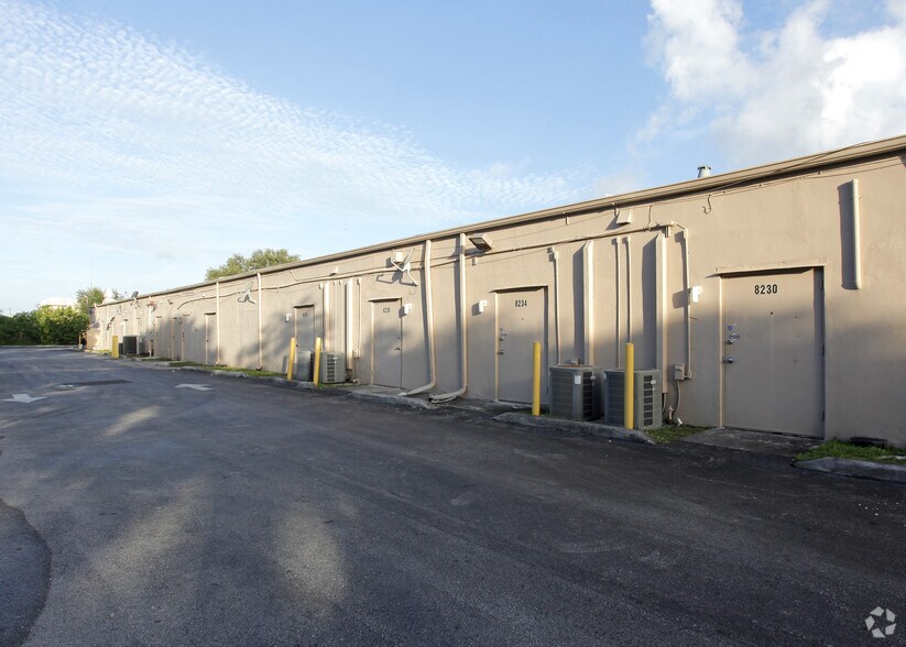 More Photos Of 8242 Griffin Rd, Davie General Retail For Lease