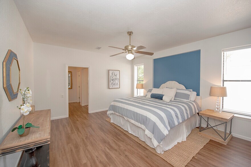 More Photos Of 3821 Nasa Pky, El Lago Lodge Meeting Hall For Sale