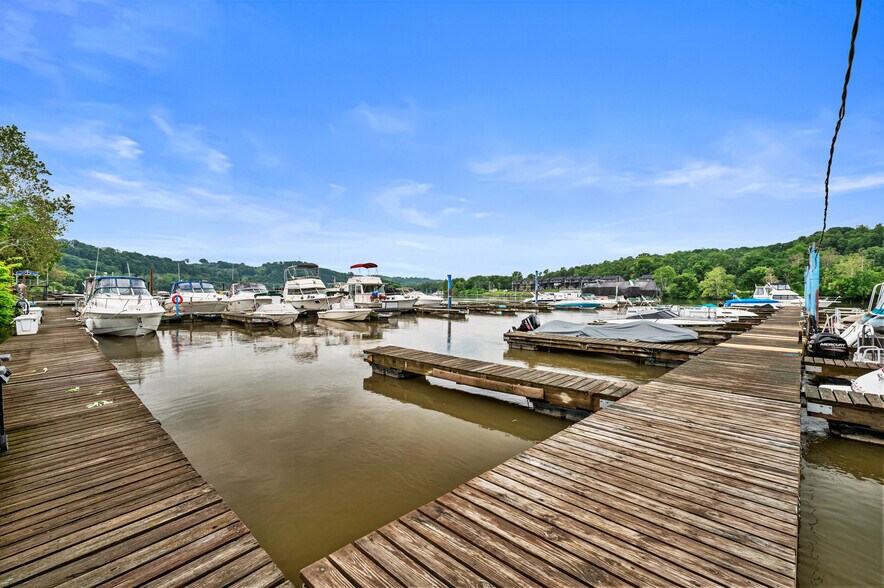 More Photos Of 228 Arch St, Verona Marina For Sale