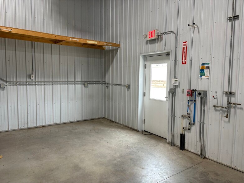 More Photos Of 2905 N Lincoln Rd, Escanaba General Retail For Sale