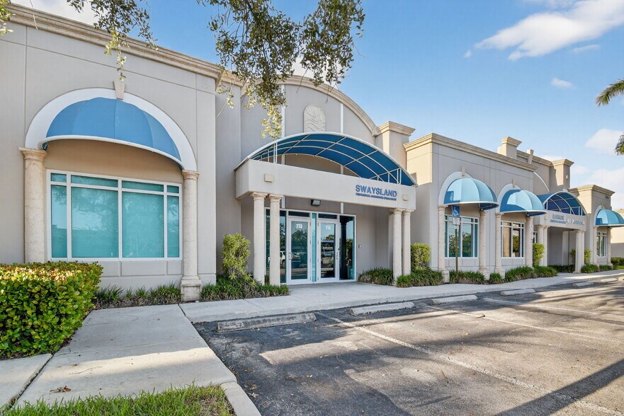 More Photos Of 2800 W State Road 84, Fort Lauderdale Showroom For Sale