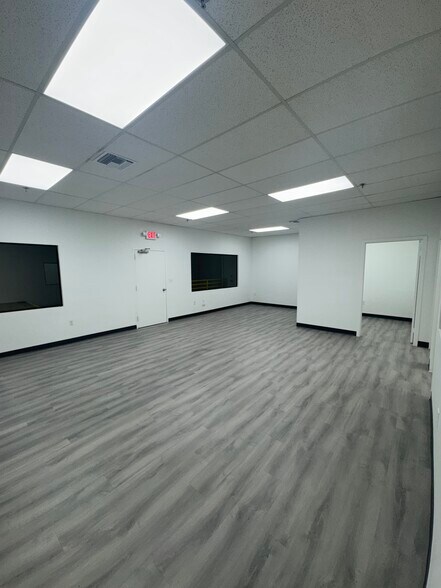 More Photos Of 16401-16413 NW 8th Ave, Miami Distribution For Lease