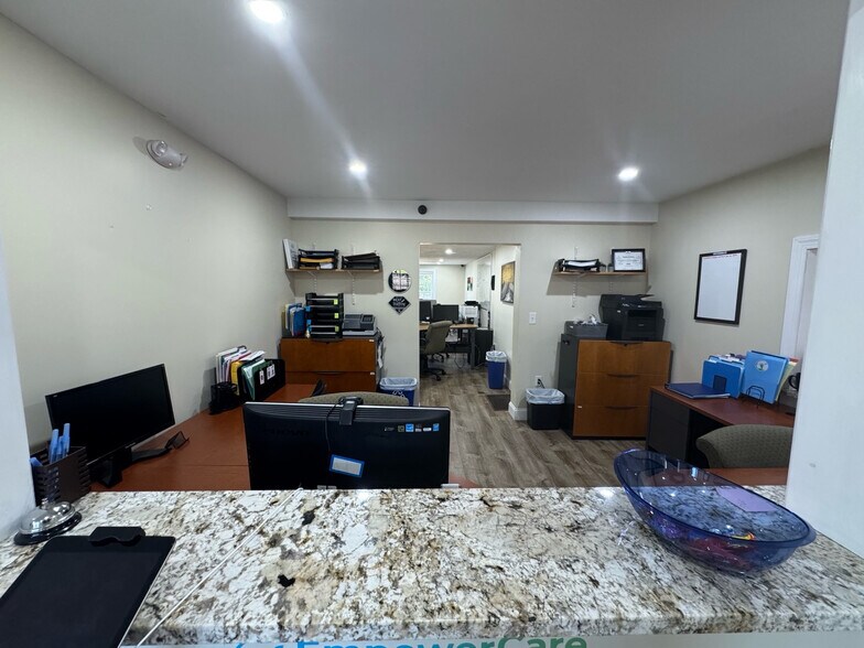 More Photos Of 562 Lincoln St, Worcester Office For Sale