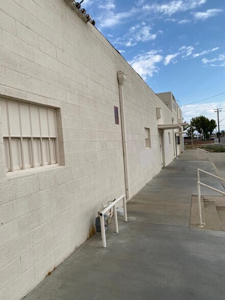 More Photos Of 44820 Yucca Ave, Lancaster Warehouse For Sale