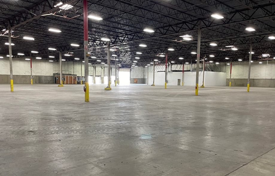 More Photos Of 4782 Muhlhauser Rd, Hamilton Warehouse For Lease