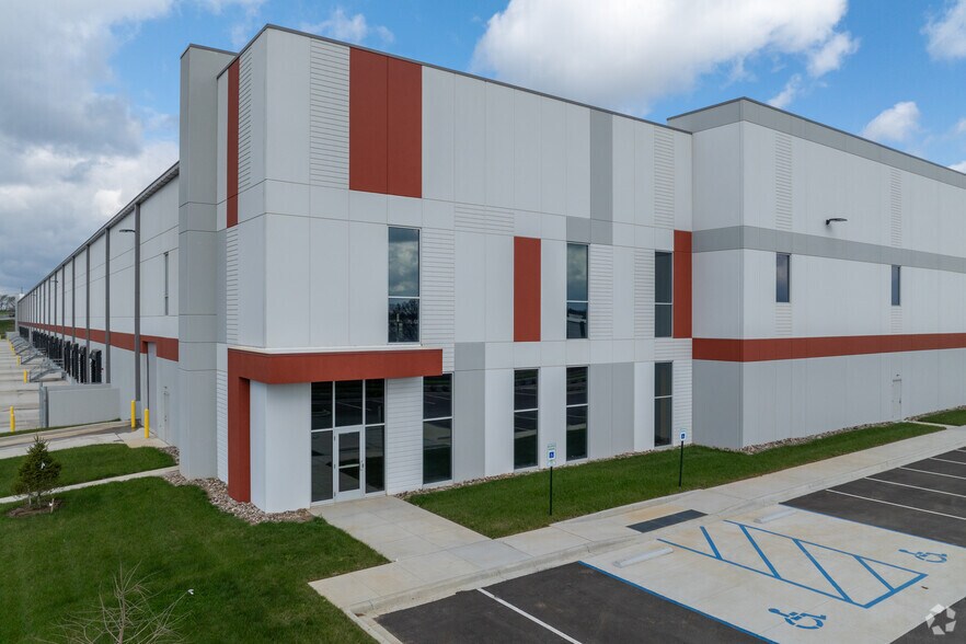 More Photos Of 140 Logistics Dr, Shelbyville Industrial For Lease