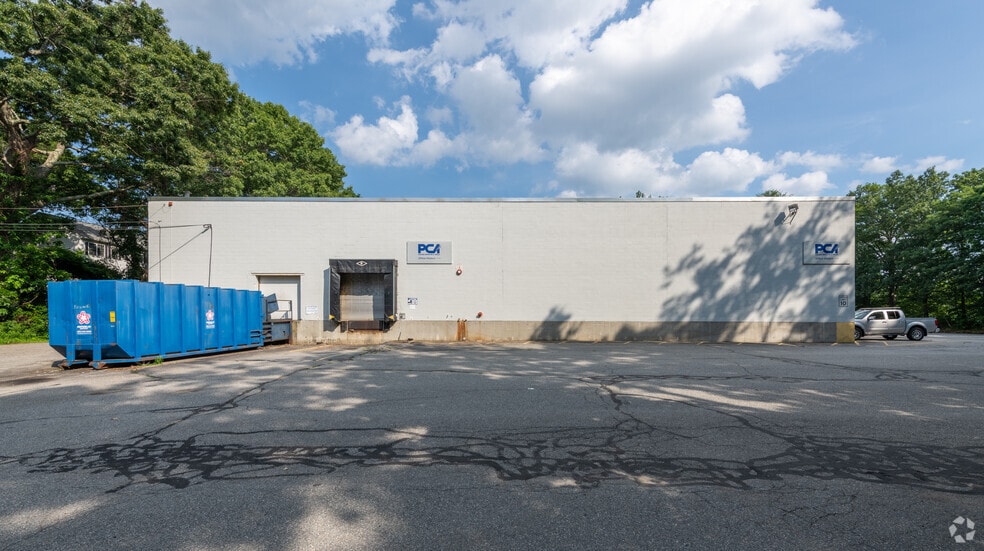 More Photos Of 33 Glen Ave, Chelmsford Warehouse For Lease