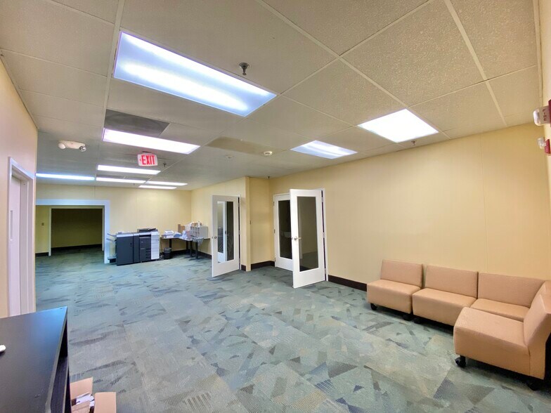 More Photos Of 5100-5190 Commerce Rd, Richmond Unknown For Lease