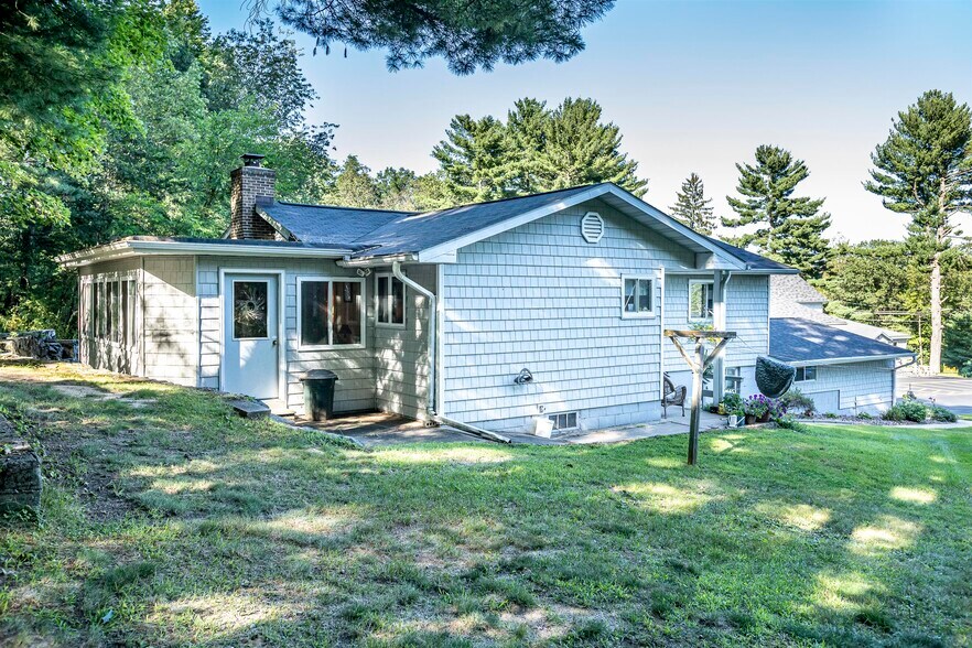 More Photos Of N9581 US Highway 12, Merrillan Restaurant For Sale