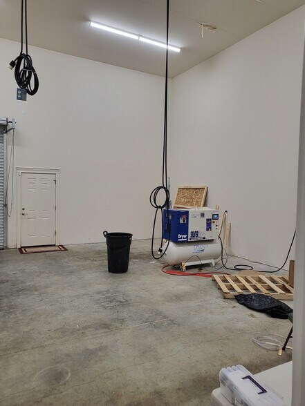 More Photos Of 13131 Mukilteo Speedway, Lynnwood Warehouse For Sale