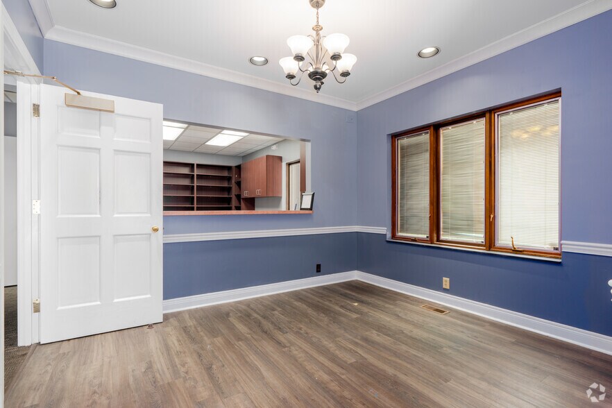 More Photos Of 1220 Washington Ave, Evansville Medical For Sale