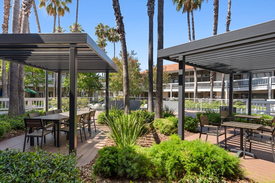 More Photos Of 850 Hampshire Rd, Westlake Village Office For Lease