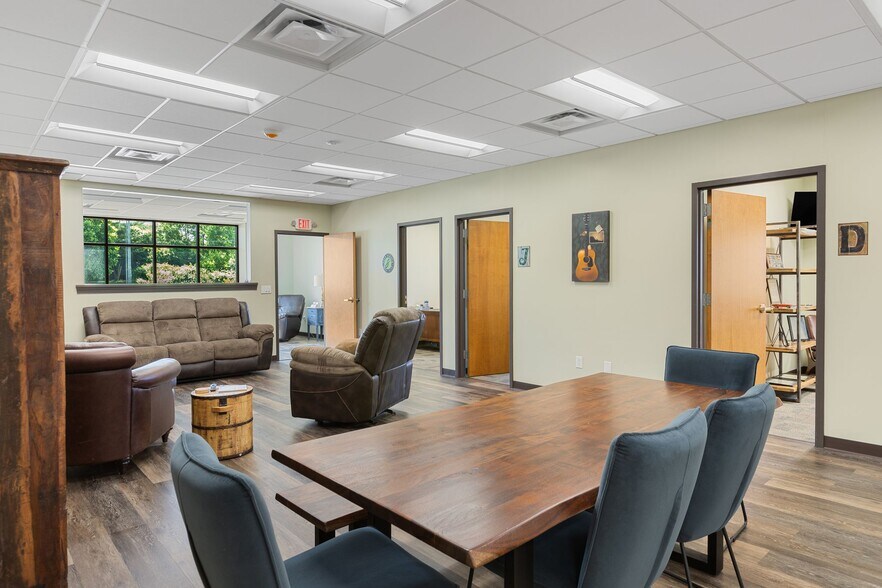 More Photos Of 533 Myatt Dr, Madison Showroom For Sale