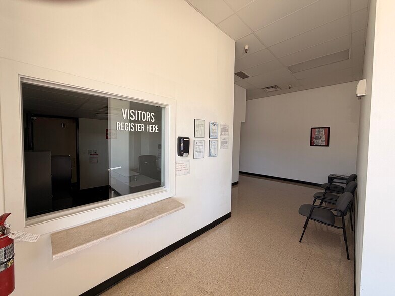 More Photos Of 100 Chamber Plz, Charleroi Supermarket For Lease