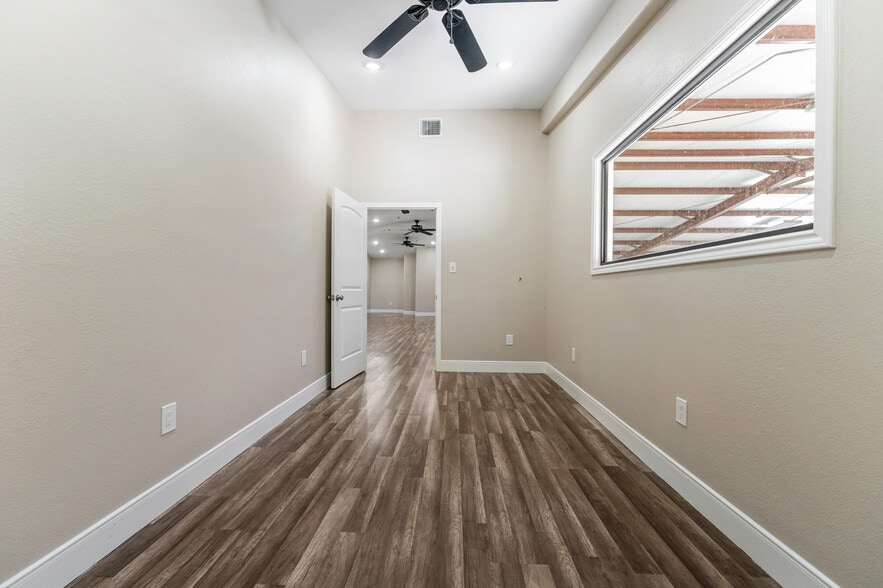 More Photos Of 6927 Highway 36 S, Rosenberg Office For Lease