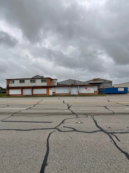 More Photos Of 3201 Texas Ave, La Marque Warehouse For Sale