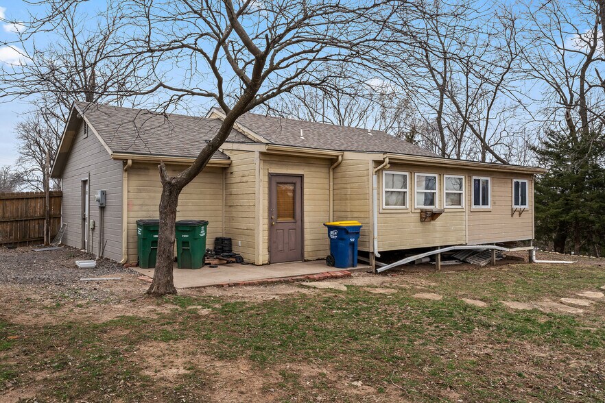 More Photos Of 814 SE Sunnyside School Rd, Blue Springs Warehouse For Sale