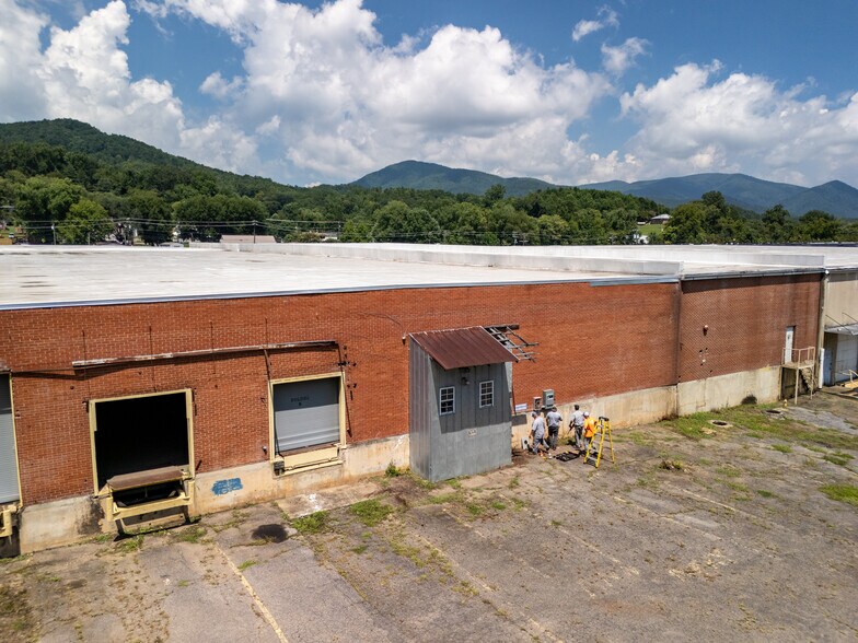 More Photos Of 144 Water st, Old Fort Warehouse For Lease