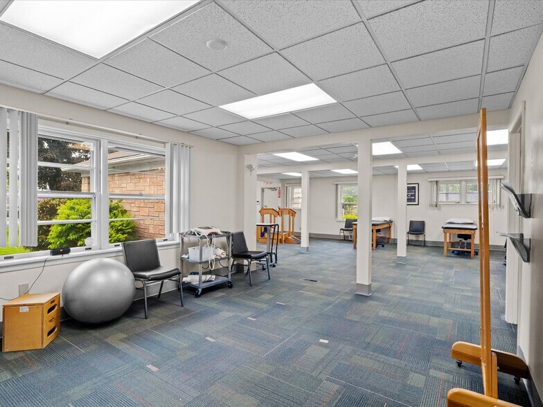 More Photos Of 1830 Route 209, Brodheadsville Office For Sale