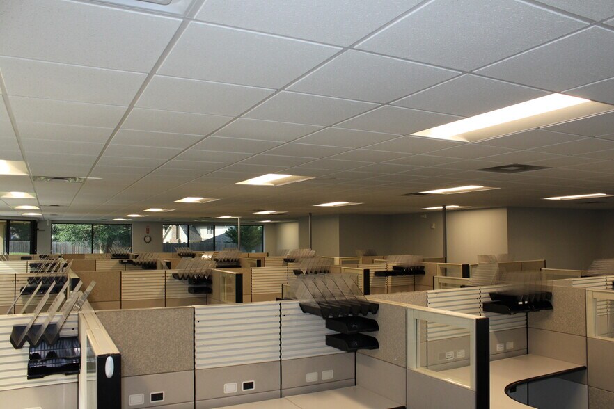 More Photos Of 1300 NW Jefferson Ct, Blue Springs Office For Sale