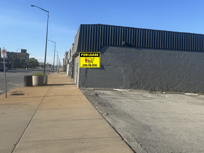 More Photos Of 1520 Broadway, Gary Office For Lease