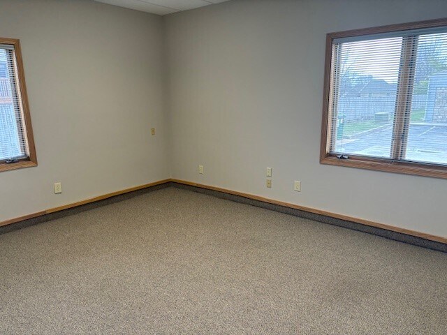 More Photos Of 688 SE Bayberry Ln, Lee's Summit Unknown For Lease