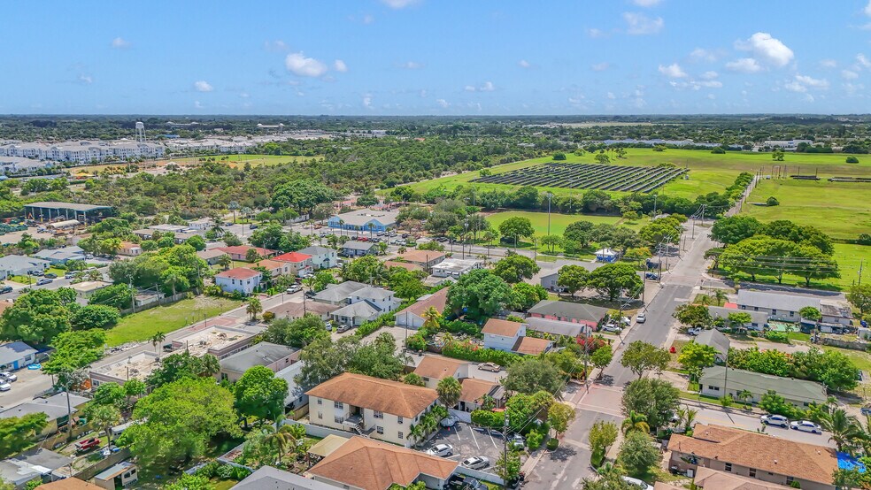 More Photos Of 715 Washington Ave, Lake Worth Apartments For Sale