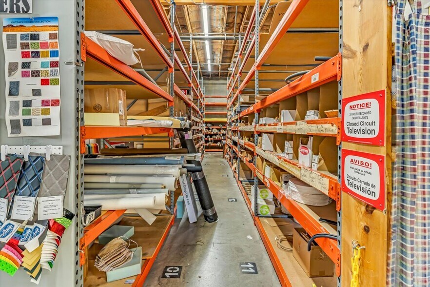 More Photos Of 1401 N Bailey Ln, Tucson Showroom For Sale