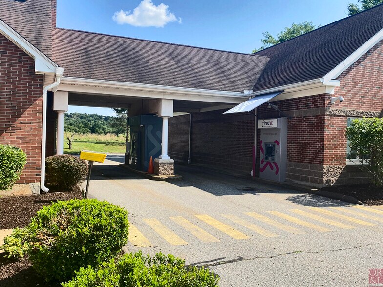 More Photos Of 60-62 Hyde Ave, Vernon Storefront Retail Office For Lease