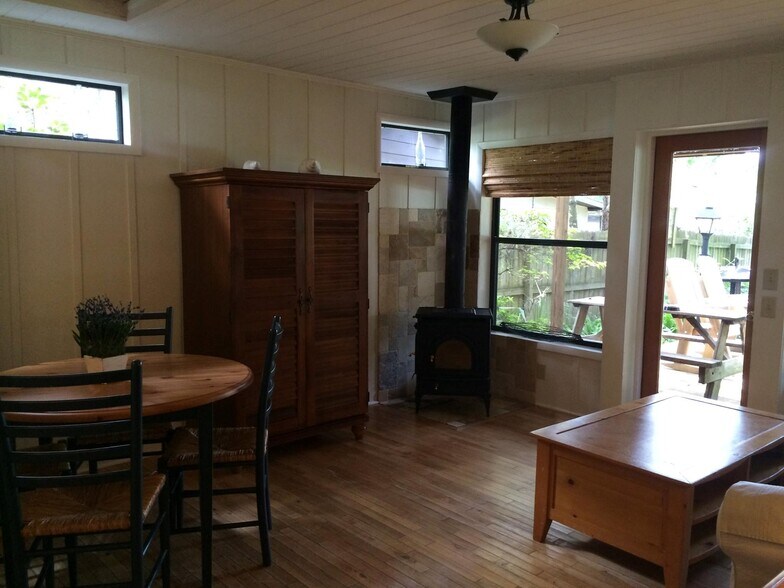 More Photos Of 1001 Front St, Welaka Hotel For Sale