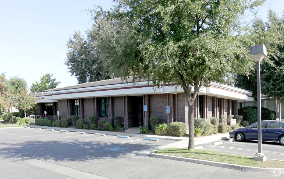 Primary Photo Of 1031 N Demaree Rd, Visalia Medical For Lease