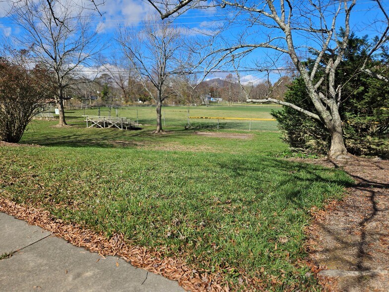 More Photos Of 800 Beverly Hanks Ctr, Hendersonville Medical For Sale