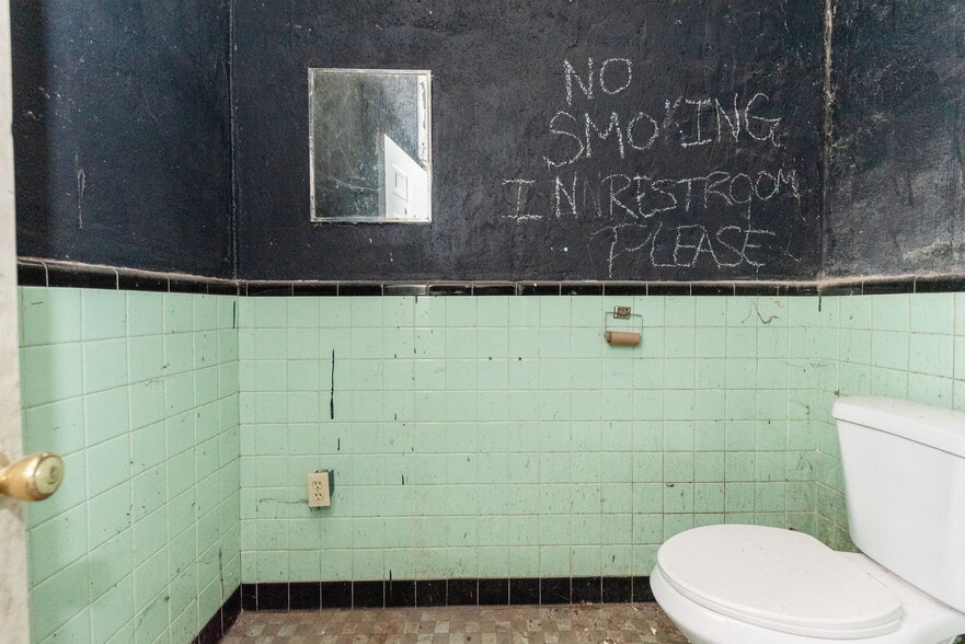 More Photos Of 656 US 52, Aberdeen Flex For Sale