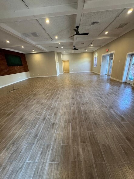 More Photos Of 16246-16251 Main St, Guerneville Restaurant For Lease