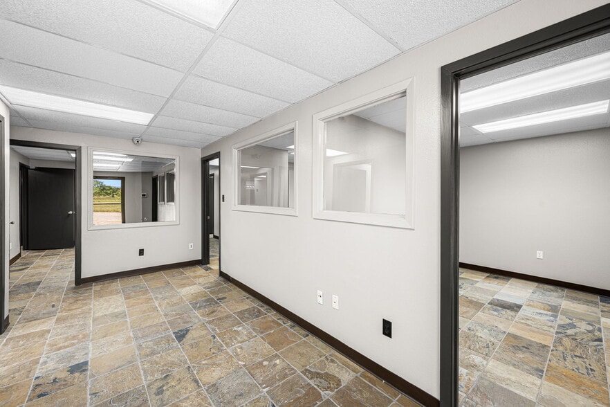 More Photos Of 2017 Lee Dr, Baytown Industrial For Lease