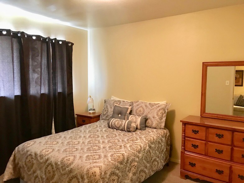 More Photos Of 528 S Saunders Ave, Tyler Hotel For Sale