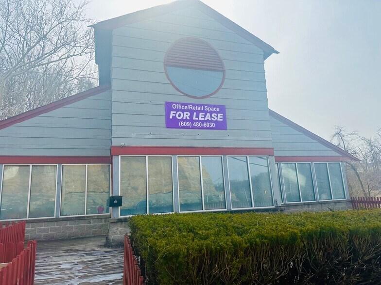 Primary Photo Of 1101 Jefferson Rd, South Charleston Industrial For Lease