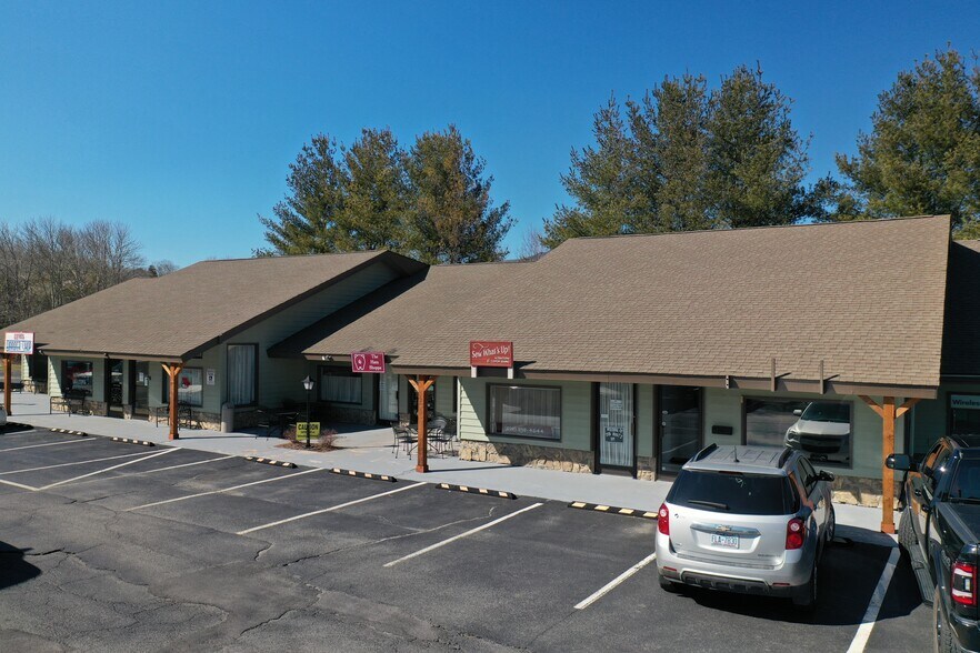 More Photos Of 102 High Country Sq, Banner Elk General Retail For Lease