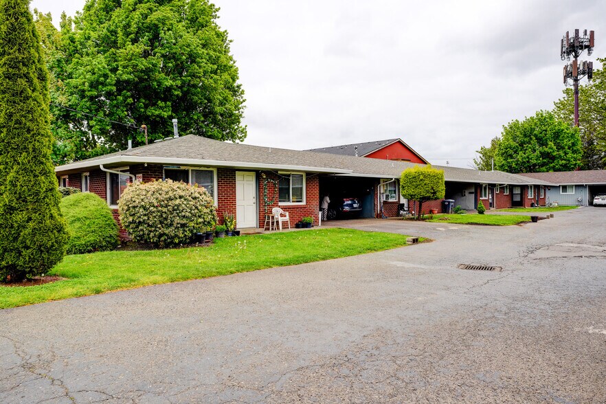 More Photos Of 1049 SE Walnut St, Hillsboro Apartments For Sale