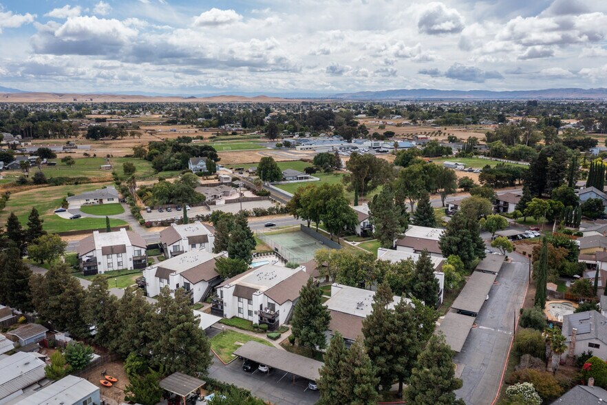 More Photos Of 1700 E Tabor Ave, Fairfield Apartments For Sale