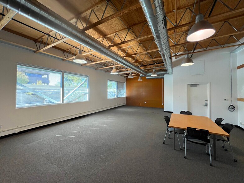 More Photos Of 1555 E Orangewood Ave, Phoenix Loft Creative Space For Lease