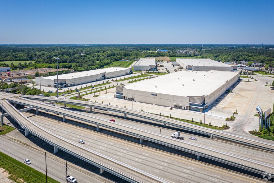 More Photos Of 2032 Cypress Station Dr, Houston Distribution For Lease