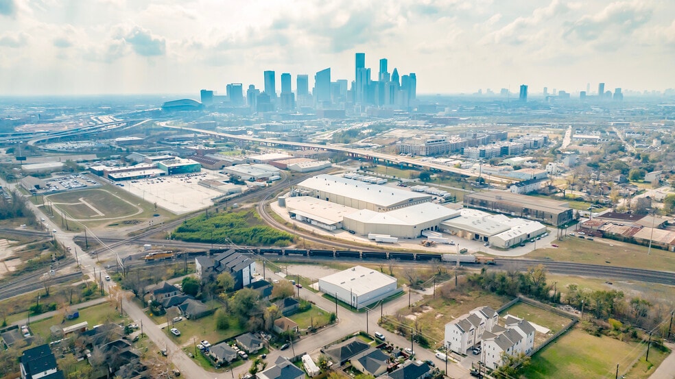 More Photos Of 2219 Brooks St, Houston Warehouse For Sale